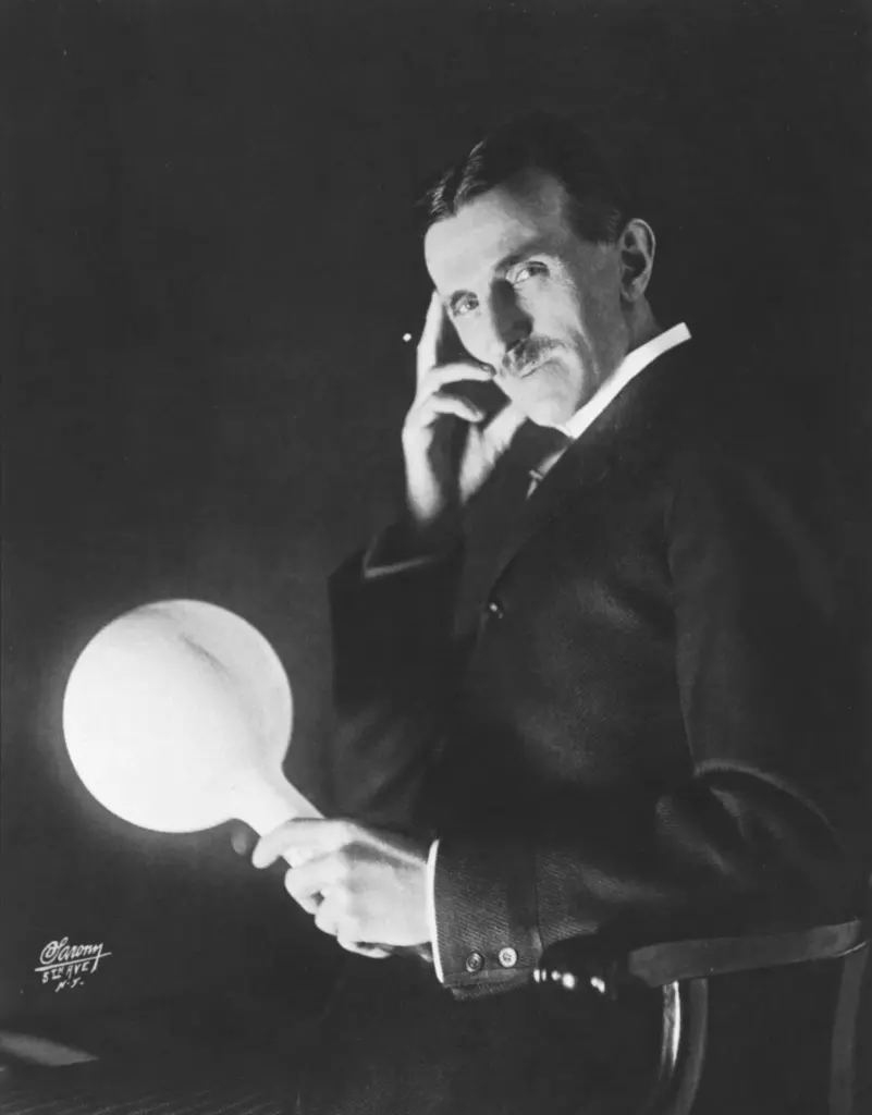Nikola Tesla by Sarony c1898 1200x1535 1